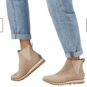 NWT Sorel Harlow Chelsea boot. Box not included. Tan Suede.